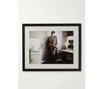 1996 Bryan Ferry in the Dressing Room – Gerahmter Fotodruck, 41 x 51 cm