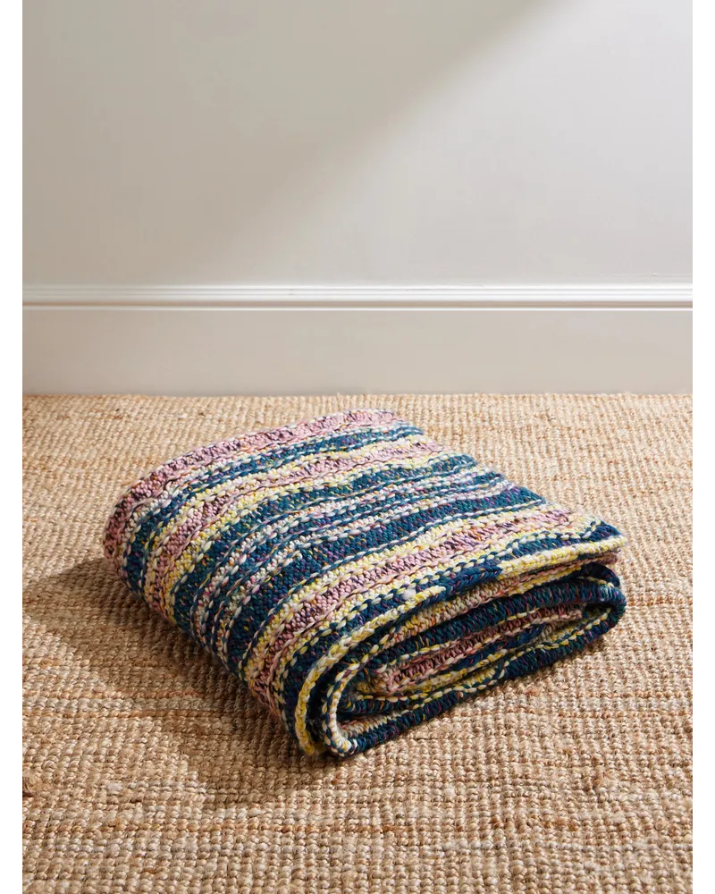 Disheveled gestreifte Decke aus Wolle in Häkelstrick