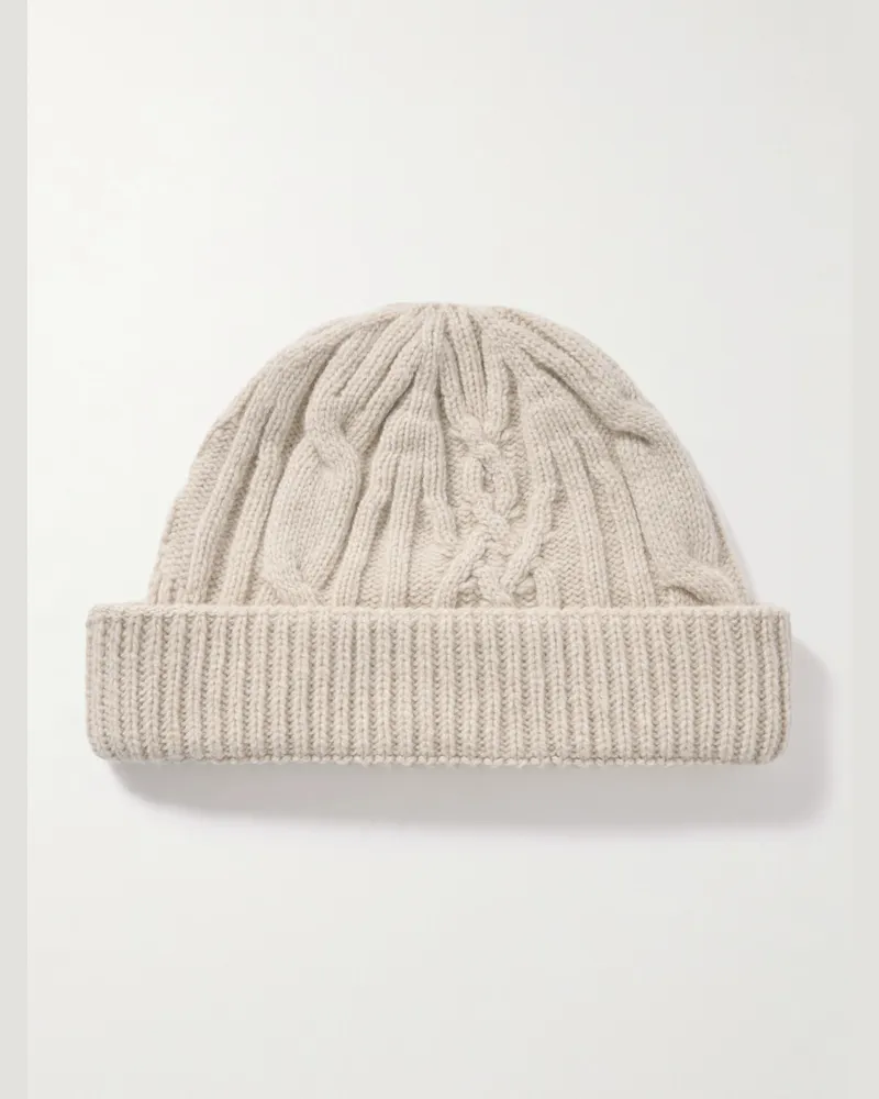 John Smedley Emery Beanie aus einer Mischung aus recyceltem Kaschmir und Merinowolle in Zopfstrick Neutral