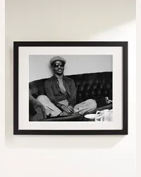 Sonic Editions 1973 Stevie Relaxing – Gerahmter Fotodruck, 41 x 51 cm Schwarz