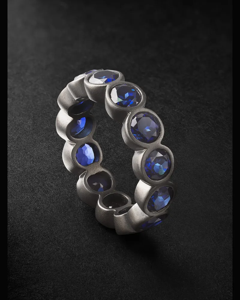 42 Suns Small Memoire-Ring aus geschwärztem 14 Karat Gold mit synthetischen Saphiren Blau