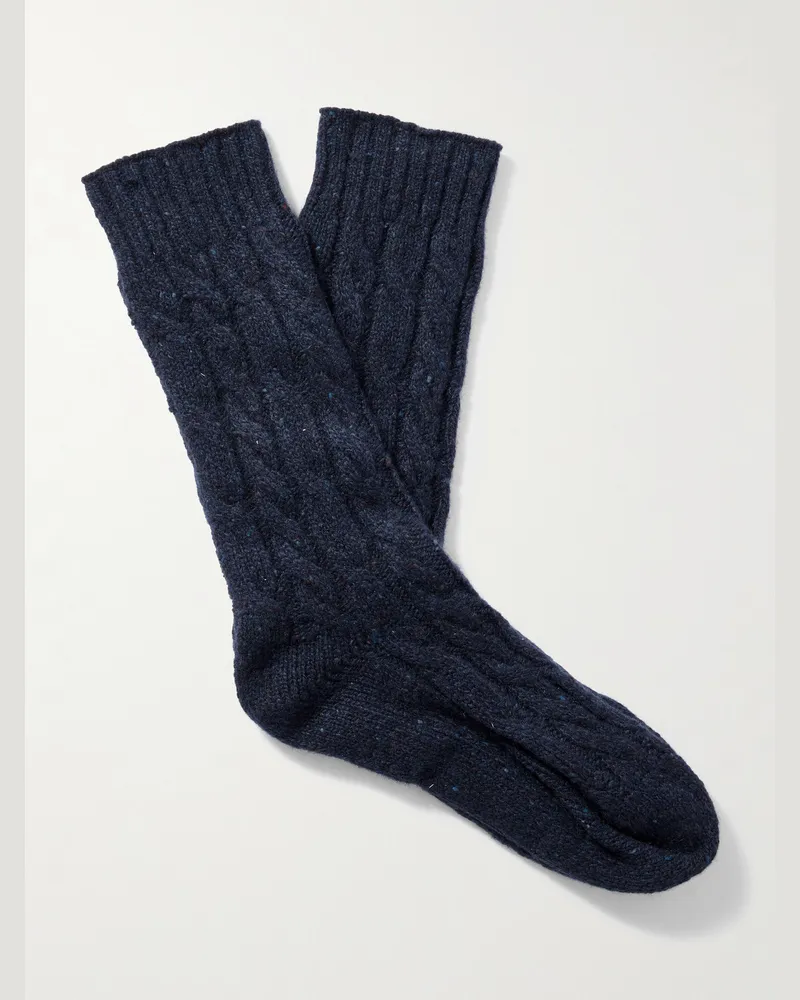 Johnstons of Elgin Socken aus Donegal-Garn aus einer Kaschmirmischung in Zopfstrick Blau