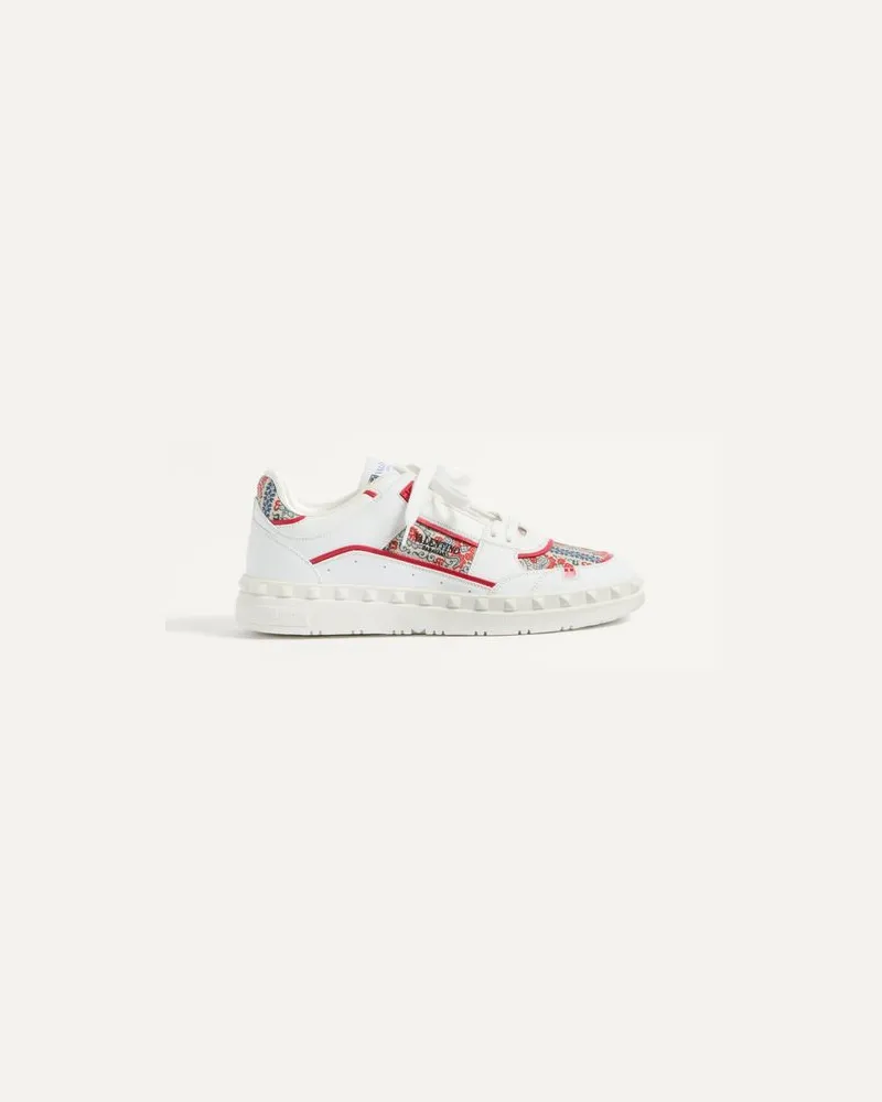 Valentino Garavani FREEDOTS LOW-TOP SNEAKER aus KALBSLEDER und VOYAGE IMAGINAIRE-STOFF Mann Weiß