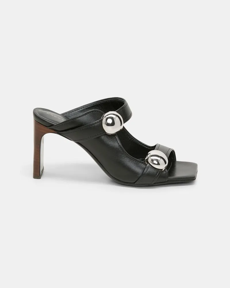 Dorothee Schumacher Sandalen mit übergroßen silberfarbenen Nieten Schwarz