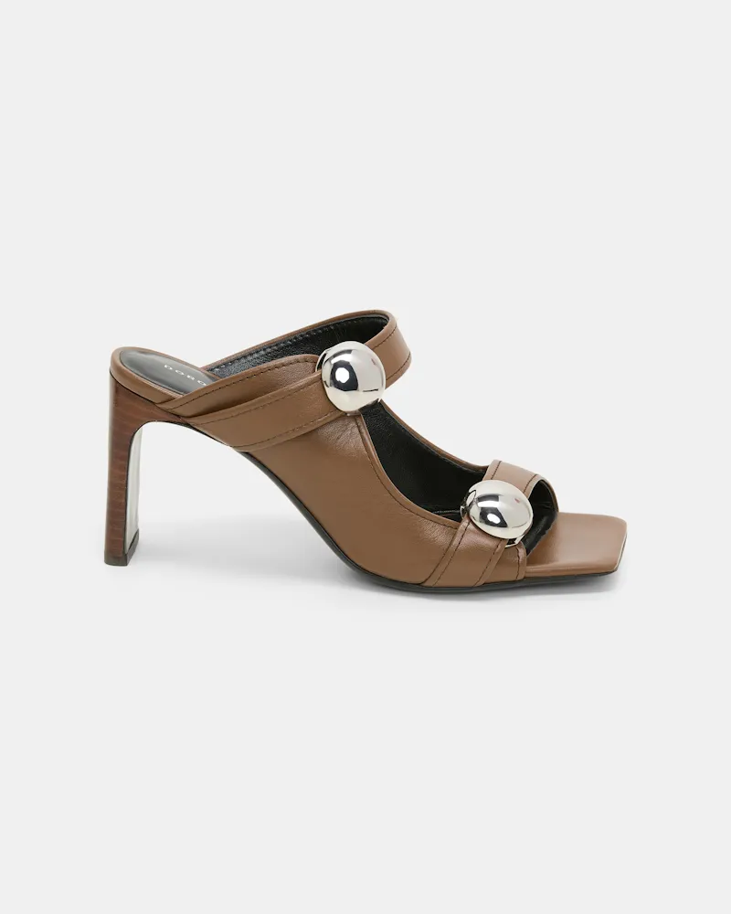 Dorothee Schumacher Sandalen mit übergroßen silberfarbenen Nieten Braun