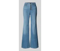 Flared Cut Jeans mit Knopfleiste