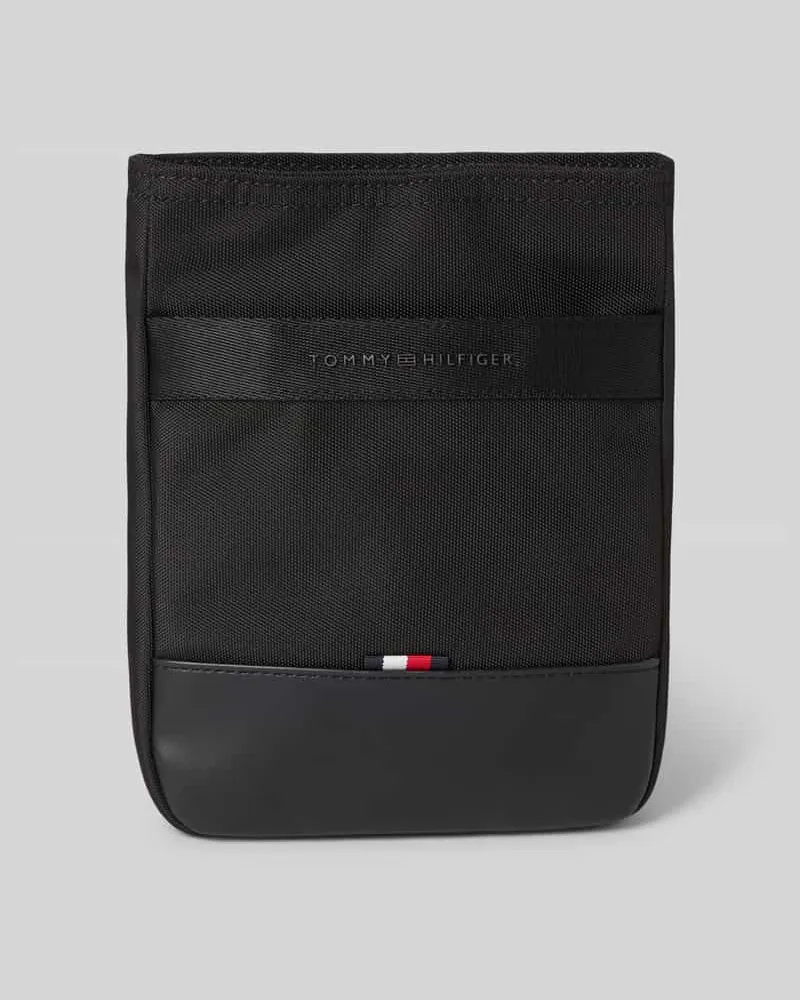 Tommy Hilfiger Umhängetasche Label-Schriftzug aus Metall Black