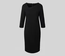 Kleid mit asymmetrischem Ausschnitt und 3/4-Arm