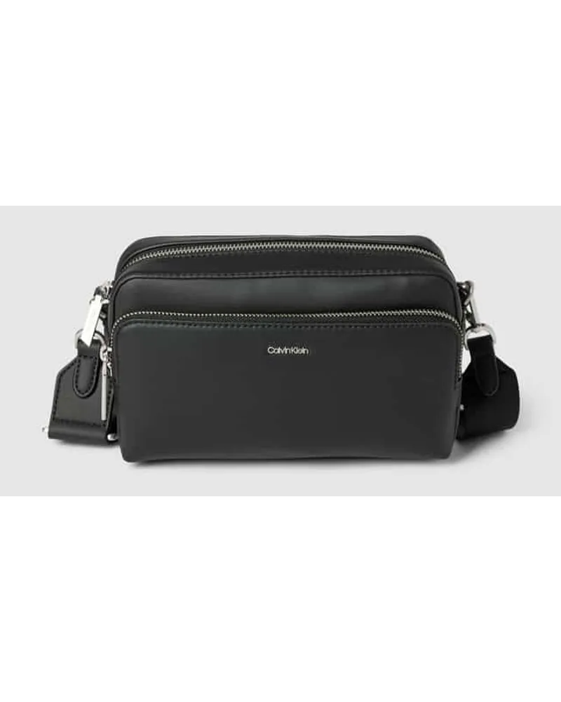 Calvin Klein Handtasche mit Label-Detail und verstellbarem Schulterriemen Black