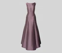 Abendkleid mit U-Boot-Ausschnitt