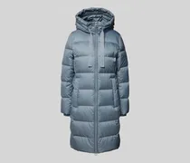 Shaped Fit Daunenmantel mit Kapuze