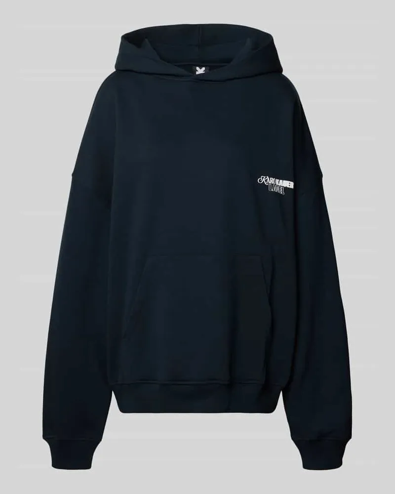 Karo Kauer Oversized Hoodie mit Label-Stitching Modell 'No Hustle Dunkelblau