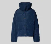 Regular Fit Daunenjacke mit Label Stitching