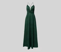 Abendkleid mit tiefem V-Ausschnitt