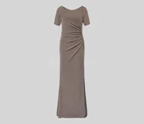 Abendkleid mit Raffungen
