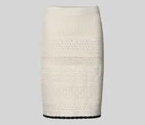 Knielanges Wollrock mit Lochmuster