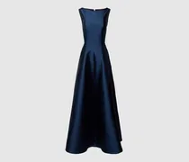 Abendkleid mit U-Boot-Ausschnitt