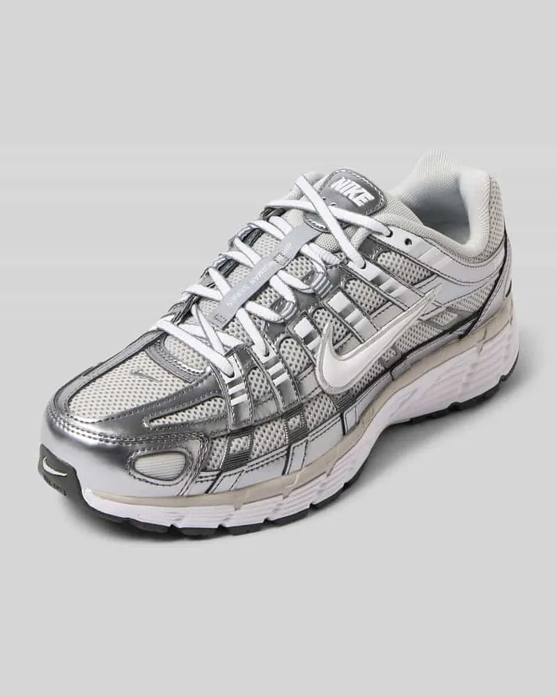 Nike Sneaker mit Label-Patch Hellgrau