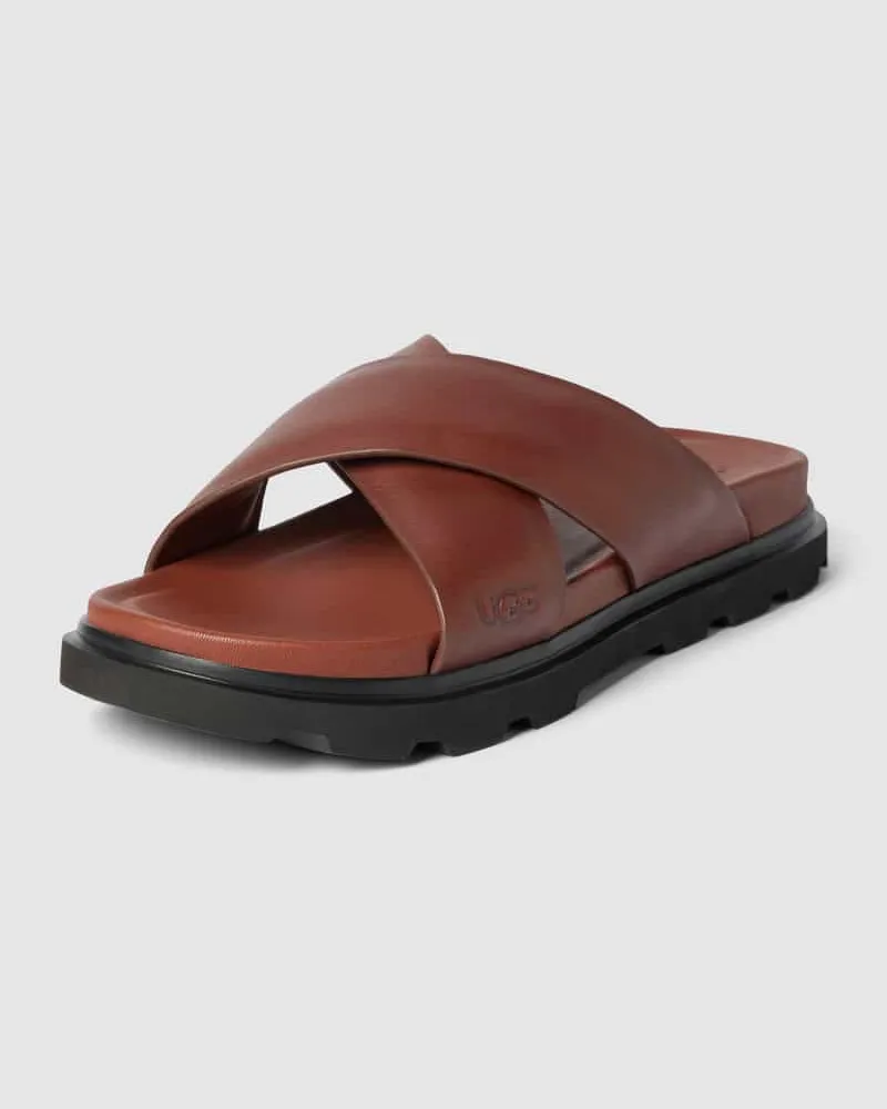 UGG Slides mit breiten Riemen Modell 'CAPITOLA CROSS SLIDE Cognac