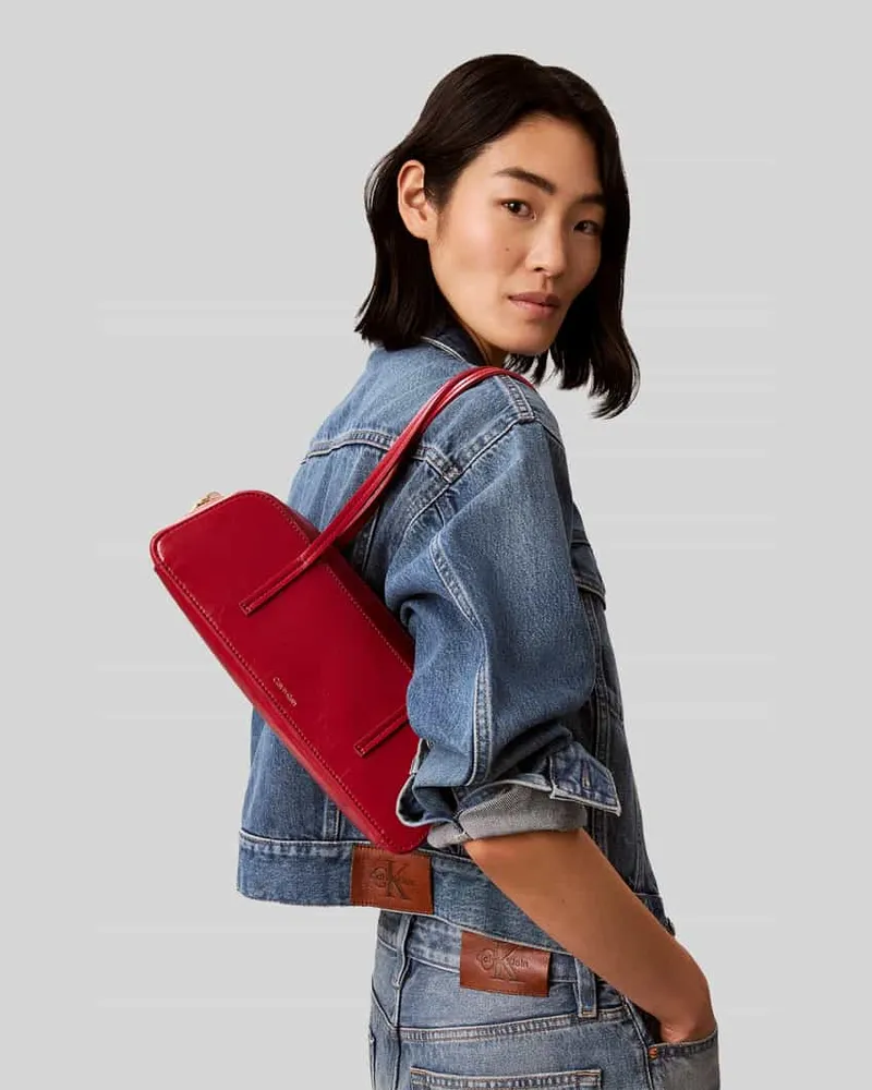 Calvin Klein Henkeltasche mit Label-Prägung Modell 'FOIL LOGO GLOSSY BAULETTO Rot