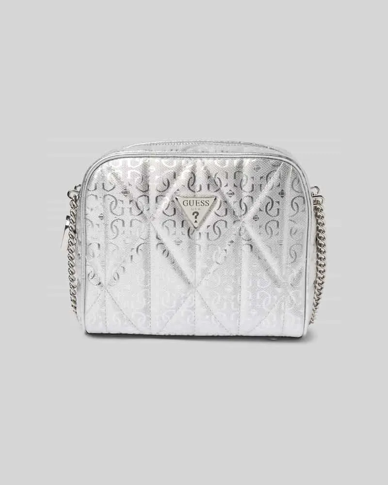 Guess Handtasche mit Label-Applikation Modell 'ALDINA CAMERA CROSSBODY Silber