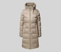 Shaped Fit Daunenmantel mit Kapuze