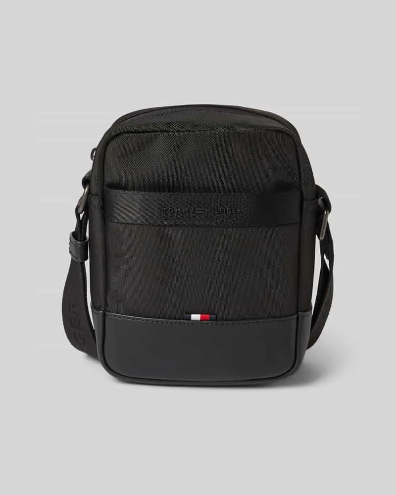 Tommy Hilfiger Umhängetasche mit Label-Schriftzug aus Metall Black