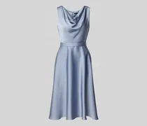 Knielanges Cocktailkleid mit Wasserfall-Ausschnitt