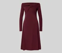 Eng anliegendes Businesskleid mit Carmen-Ausschnitt Modell 'PONCIO