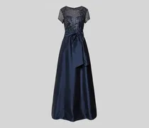 Abendkleid mit Streifenmuster