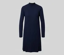 Knielanges Strickkleid aus Wolle mit Stehkragen