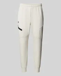 Under Armour Regular Fit Sweatpants mit Reißverschlusstasche Modell 'UNSTOPPABLE Offwhite