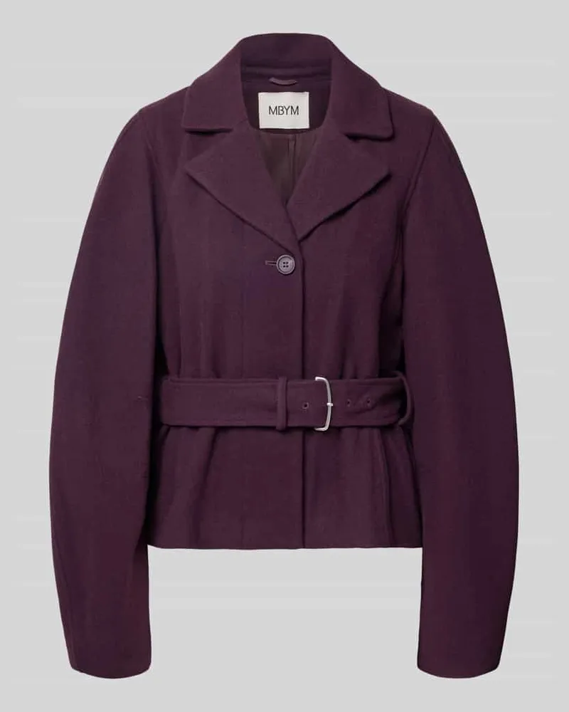 mbyM Kurzmantel mit Taillengürtel Modell 'Siana-M Aubergine
