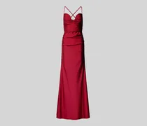 Talliertes Abendkleid mit Raffungen