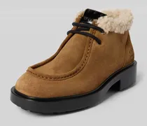 Schuhe mit Label-Detail