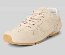 Sneaker mit Schnürung und Label-Detail