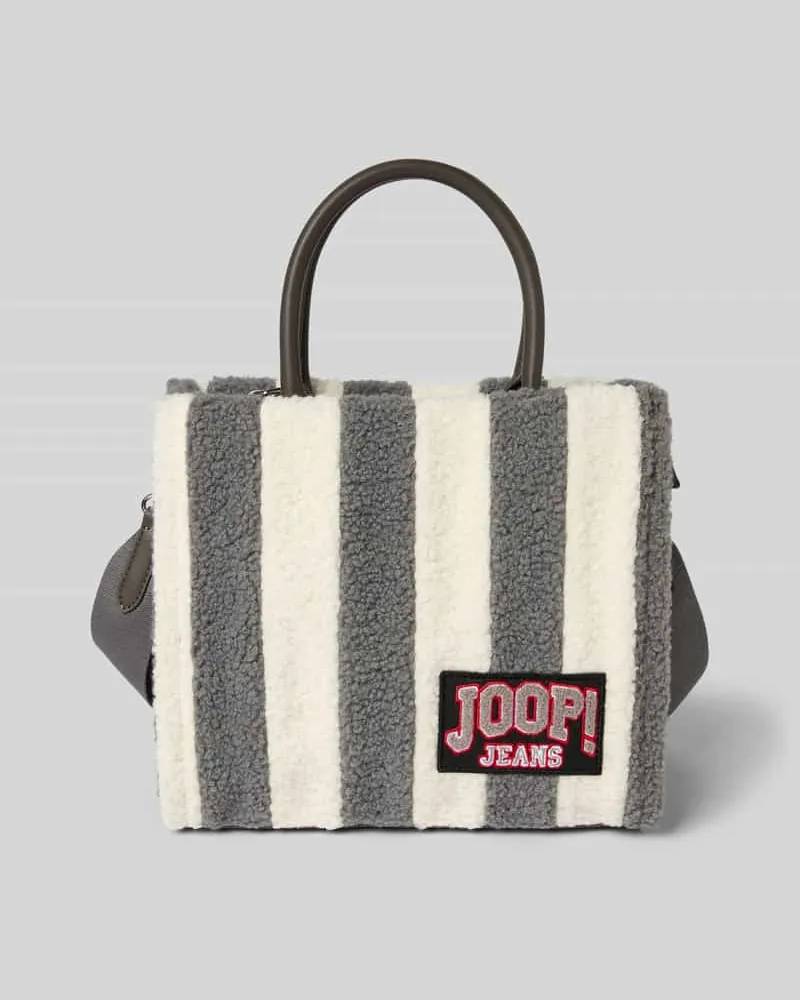 JOOP! Handtasche aus Teddyfell mit Label-Patch Modell 'SQUADRA AURELIA Hellgrau