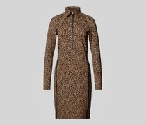 Knielanges Kleid mit Hemdblusenkragen