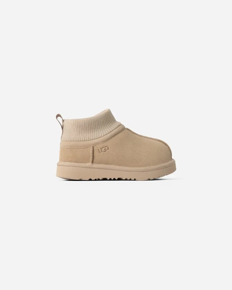 UGG Classic Ultra Mini Stretch Cuff Boot für Kinder in Brown, Größe Veloursleder/Textil/Recycled Materials Mustard