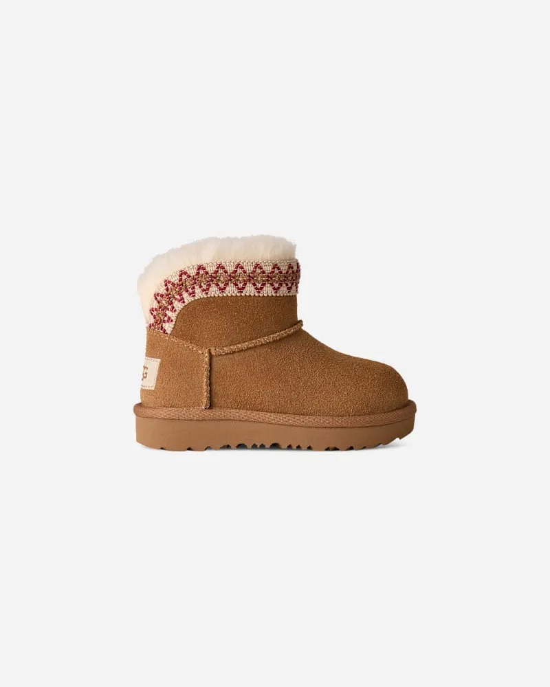 UGG Classic Ultra Mini Taslyn Boot für Kinder in Brown, Größe Wildleder Chestnut