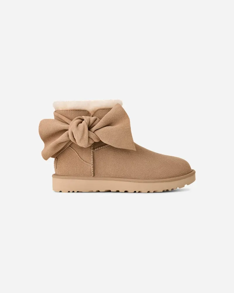 UGG Classic Mini Bow Boot für Damen in Beige, Größe Veloursleder Sand