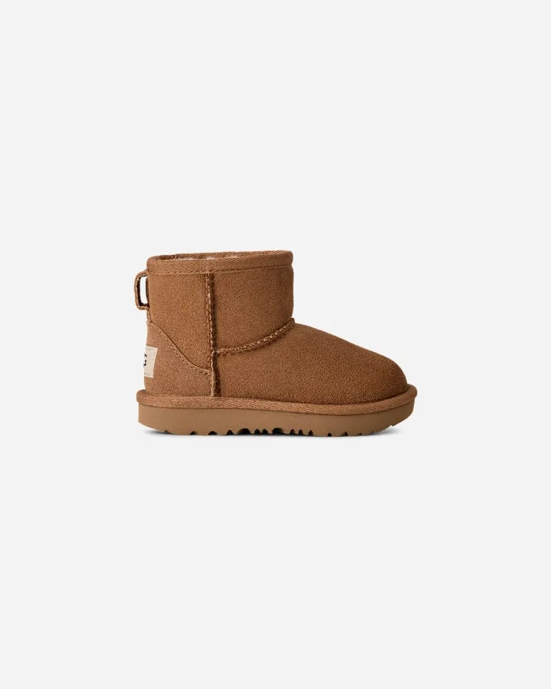 UGG Classic Mini II Boot für Kinder in Brown, Größe Schaffell Chestnut