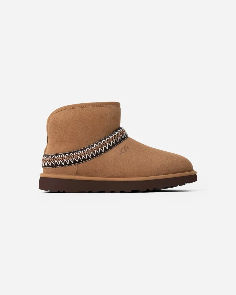 UGG Classic Mini Crescent Boot für Damen in Brown, Größe Schaffell Chestnut
