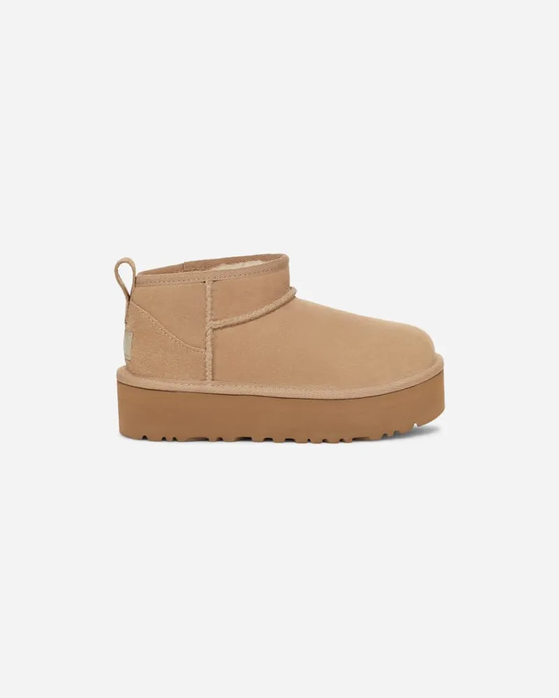UGG Classic Ultra Mini Plateau-Boot für Kinder | UGG® EU in Beige, Größe Wildleder Sand