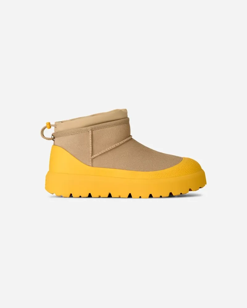 UGG Classic Ultra Mini Weather Hybrid Boot für Herren in Brown, Größe Veloursleder Mustard