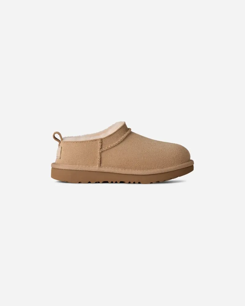 UGG Classic Micro Boot für Kinder in Beige, Größe Veloursleder Sand