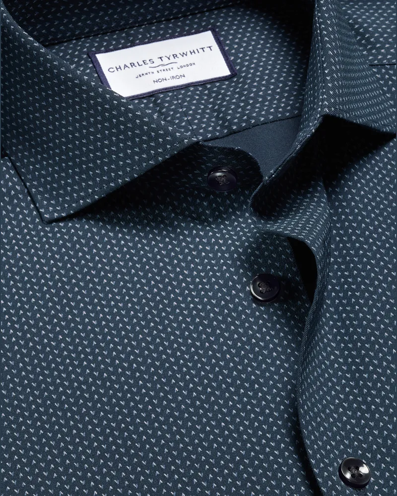 Charles Tyrwhitt Bügelfreies Performance Twill-Hemd und geometrischem Muster Petrolblau Blau