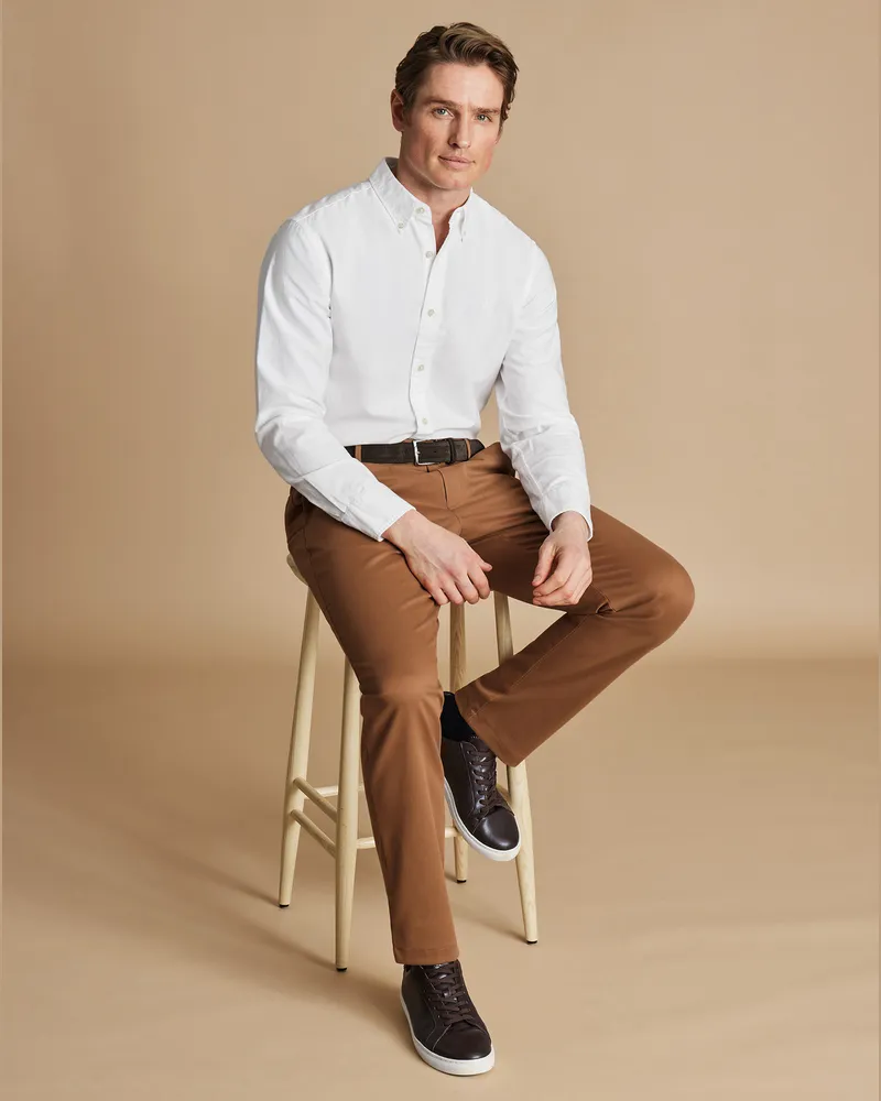 Charles Tyrwhitt Ultimative Bügelfreie Chino Braun