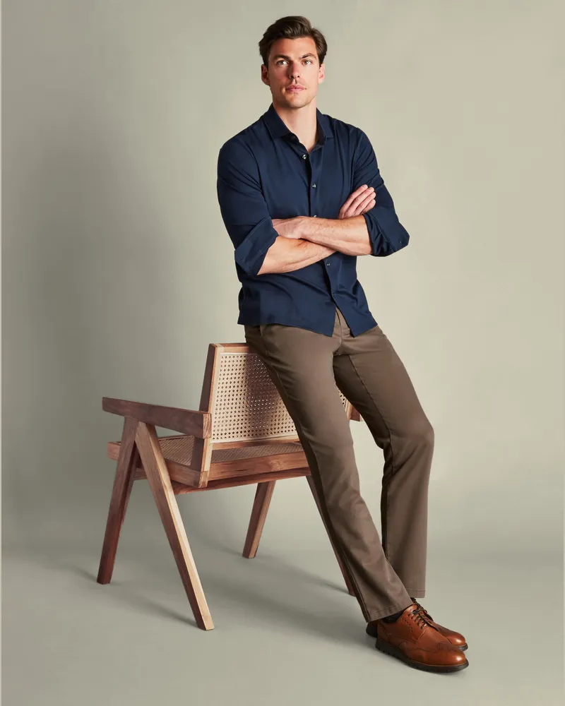 Charles Tyrwhitt Ultimative Bügelfreie Chino Braun