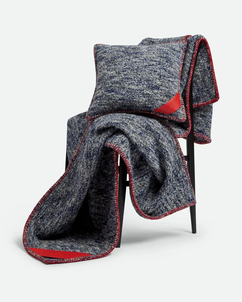 Bottega Veneta Kissen Lava - Blau - Unisex - 69 % Wolle, 16 % Polyester & 12 % Alpaka-Wolle Blau